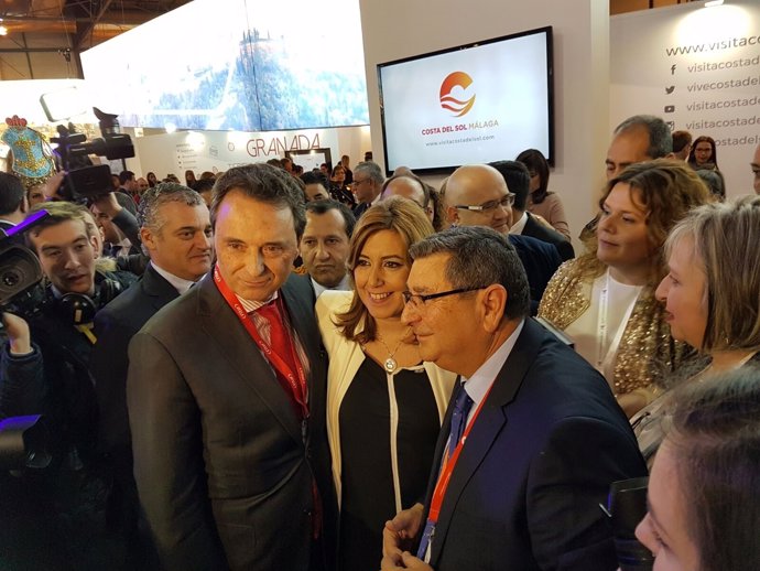 El alcalde de Torremolinos, José Ortiz, con Moreno Ferrer (Vélez) y Susana Díaz 