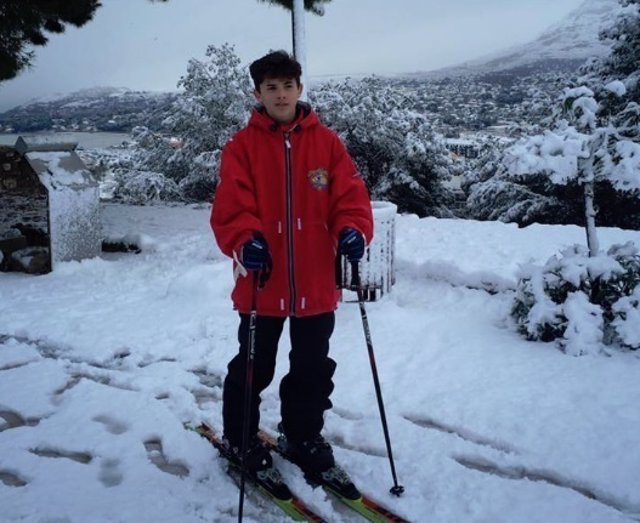 Un joven esquiando en Dénia (Alicante)