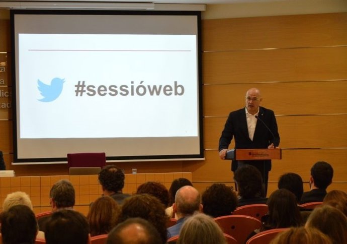 El conseller R.Romeva participa en una sesión web