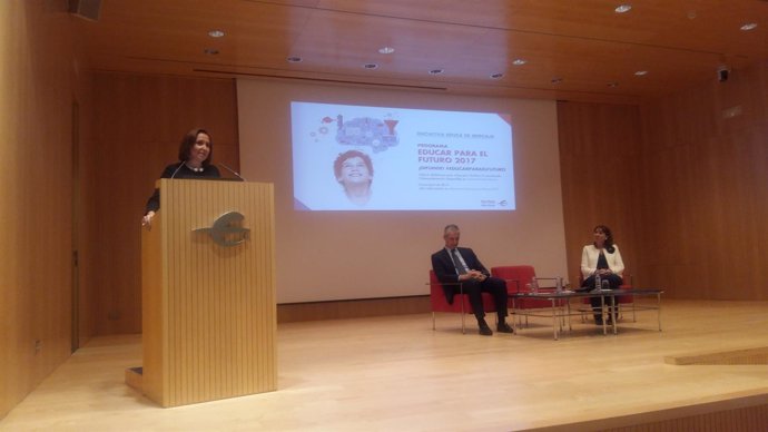 Mayte Pérez inaugura el programa 'Educar para el futuro 2017' de Ibercaja