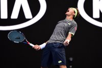 Istomin da la campanada y apea de Melbourne a Djokovic