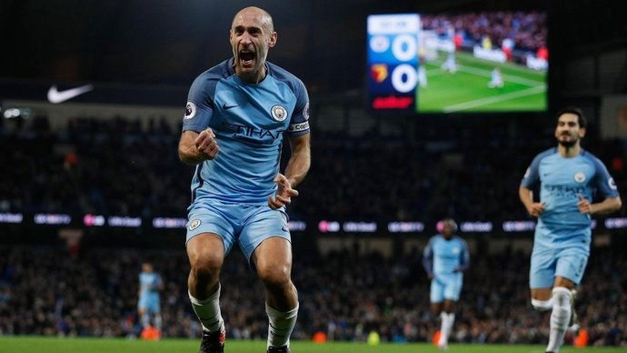 Zabaleta celebra un gol con el Manchester City