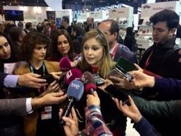 De la Cruz atiende a los medios