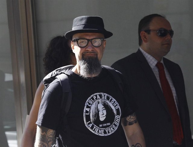 César Strawberry líder de Def con Dos