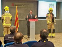 Los bomberos catalanes estrenarán un nuevo uniforme con más protección ante el fuego