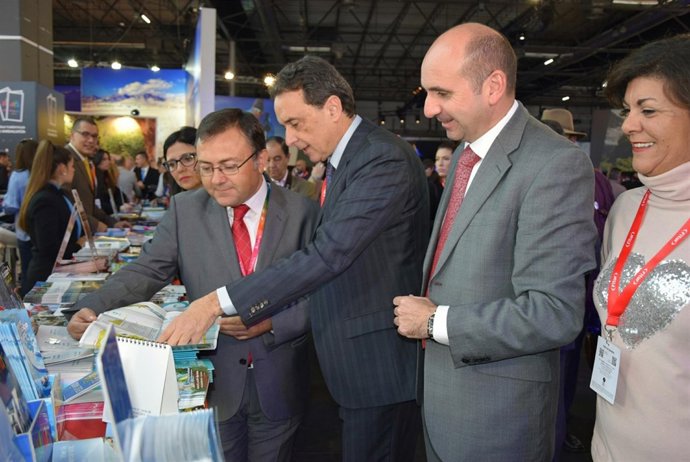 Heredia, con Conejo, alcalde de Torremolinos Ortiz y edil Mijas Lima Fitur