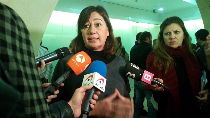 La presidenta Armengol atiende a los medios