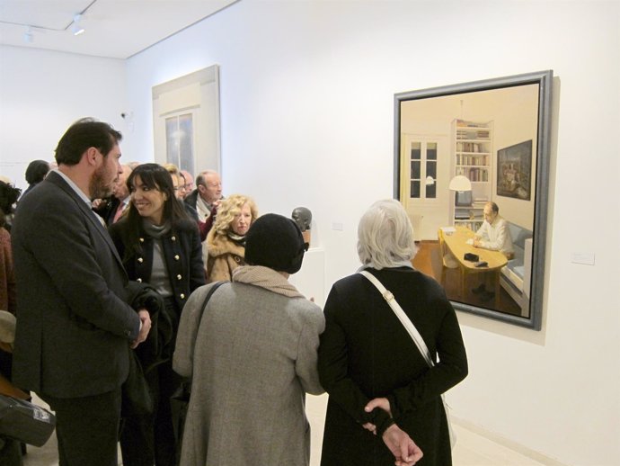 Autoridades y artistas visitan la exposición