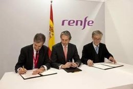 Íñigo de la Serna y Santisteve firman convenio promoción ciudad con Renfe