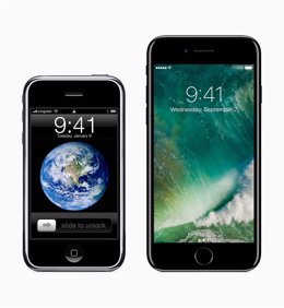 La evolución del iPhone, desde 2007 (izquierda) hasta el iPhone 7 (dcha)