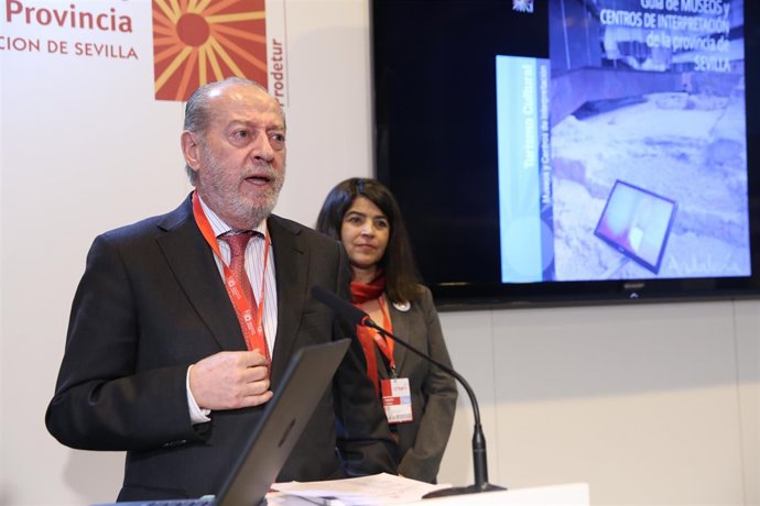 El presidente de Diputación de Sevilla, Fernando Rodríguez Villalobos, en Fitur