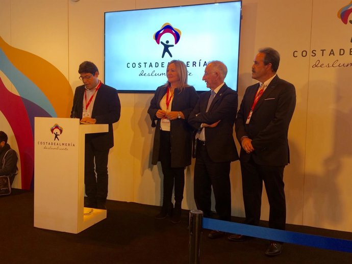 Níjar apuesta por la seguridad en las playas con una aplicación móvil.