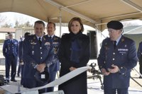 Cospedal emplaza al Ejército del Aire a "no bajar la guardia"