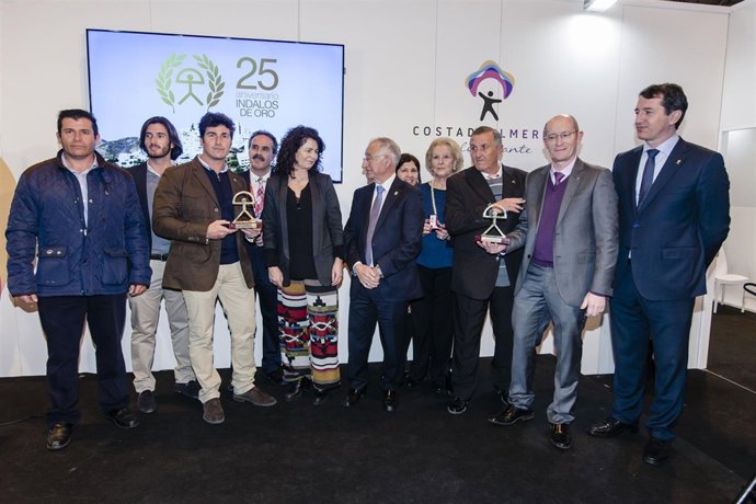 Mojácar reconoce con el Indalo de Oro a la figura de Jacinto Alarcón.