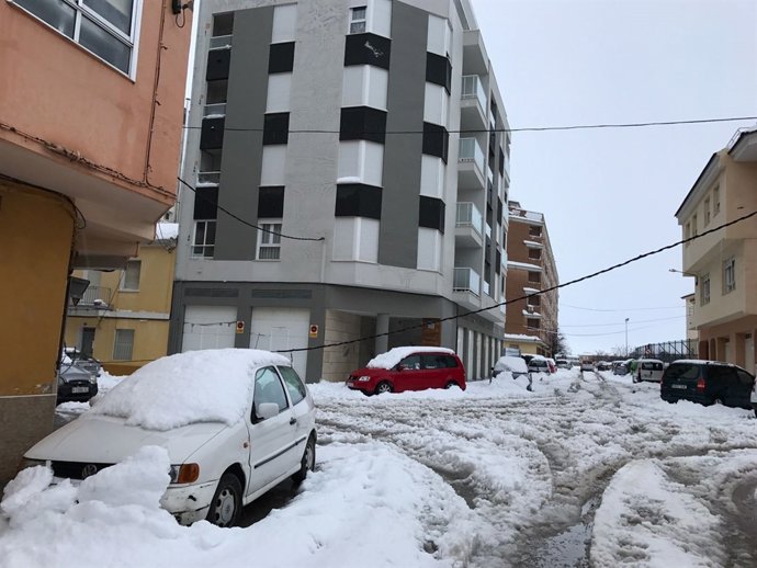 Coches en requena atrapados en la nieve