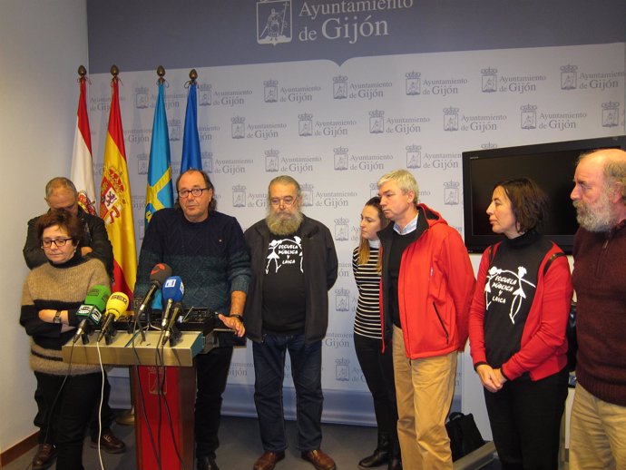 Representantes del Movimiento Social por la Escuela Pública de Asturias