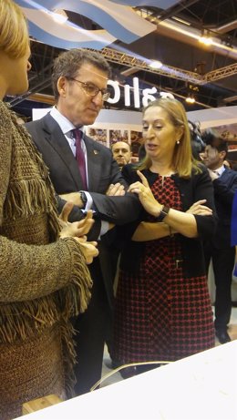 Alberto Núñez Feijóo y Ana Pastior en Fitur