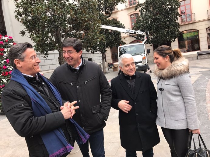 Luis Salvador y Juan Marín con otros dirigentes de Ciudadanos en Granada