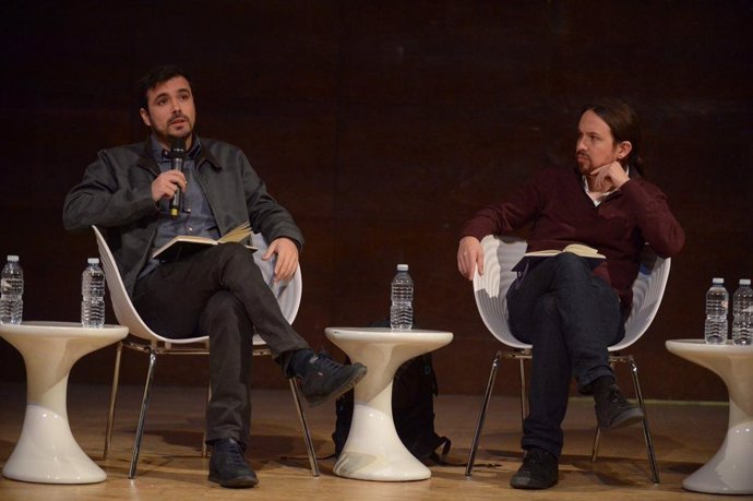 Alberto Garzón, coordinador federal de IU, y Pablo Iglesias, líder de Podemos