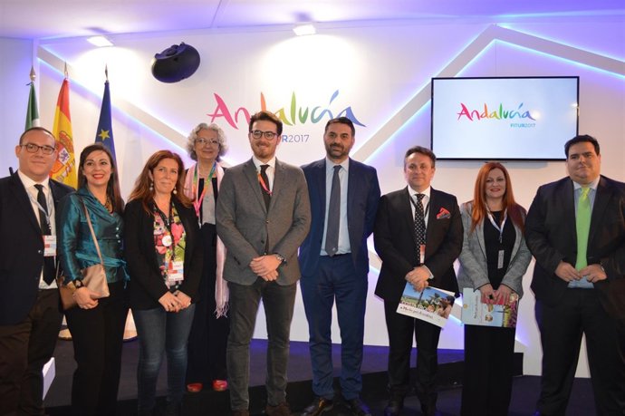 Javier Fernández durante la presentación en Fitur