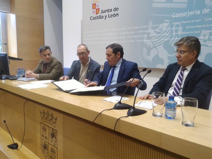 Firma del conveno con las hermandades de donantes de CyL