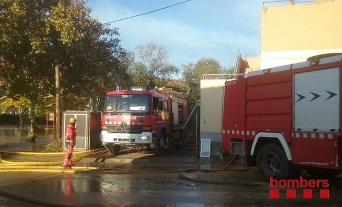 Los Bomberos actuando en la residencia de Agramunt