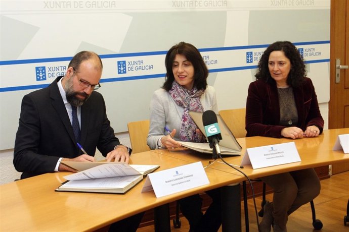  A Conselleira Do Medio Rural, Ángeles Vázquez, E O Director Xerente Do Laborato
