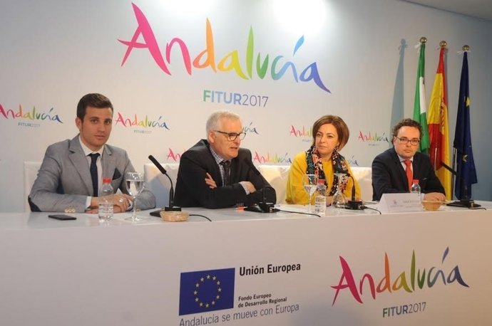 Torralbo (izda.) y la alcaldesa de Córdoba, Isabel Ambrosio, en una presentación