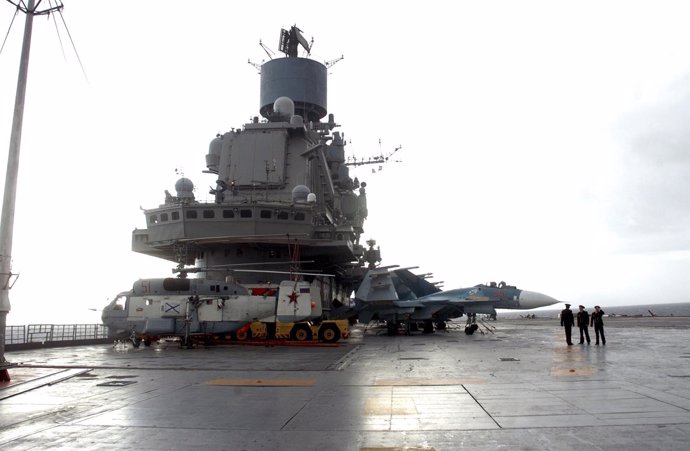 El portaaviones ruso 'Kuznetsov' en el puerto sirio de Tartús