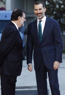 El Rey Felipe con Rajoy a su llegada a la Conferencia de Presidentes
