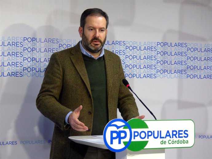 Adolfo Molina en la sede del PP