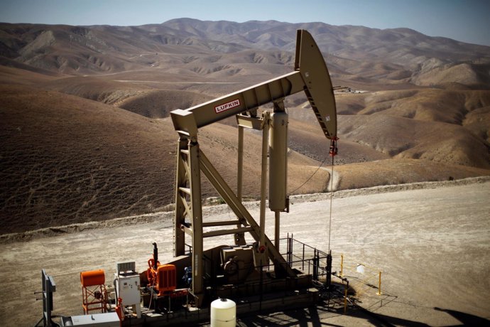 Torreta de bombeo de petróleo en California