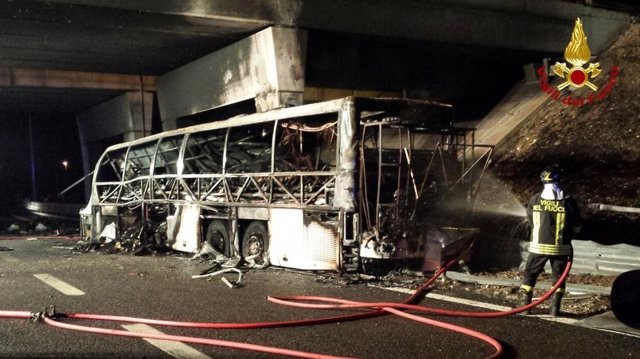 Accidente e incendio de autobús en Verona (Italia) 