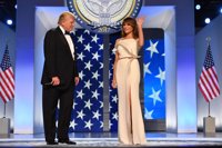 Melania Trump diseña su propio vestido para su primer baile como primera dama