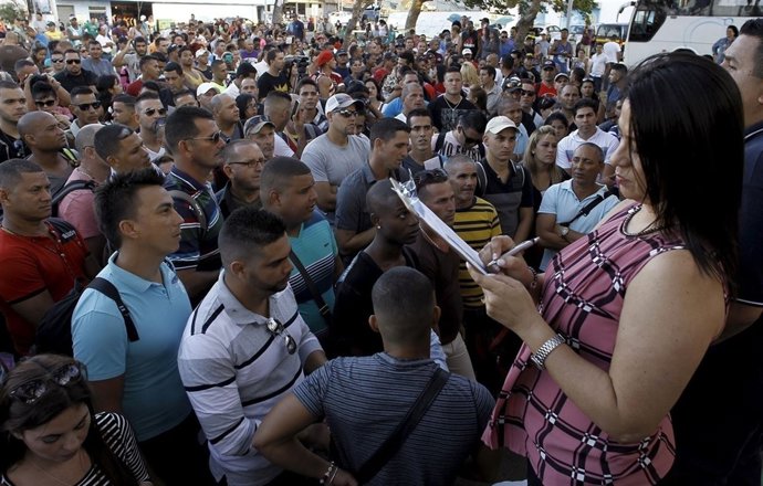 Pies mojados y pies secos. Crónica de los varados cubanos en Centroamérica