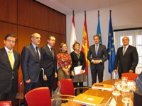 De la Serna defiende mantener el Plan de Vías y advierte de que será necesario aportar financiación extra