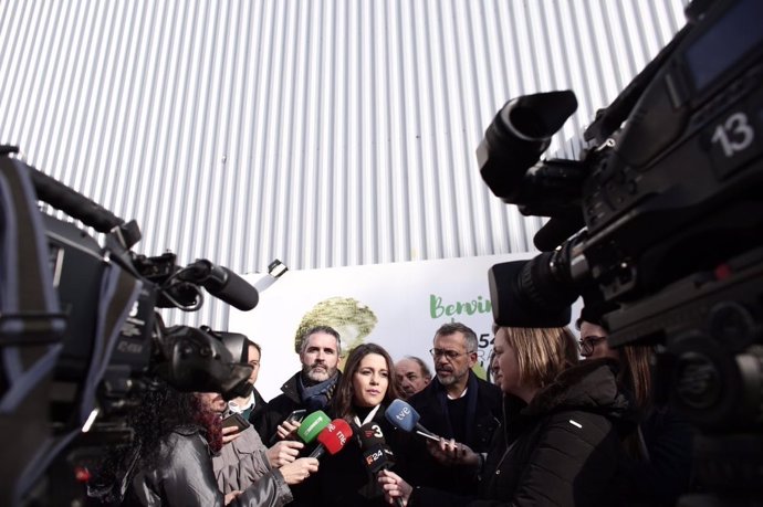 Inés Arrimadas y Jorge Soler (C's) atendiendo a los medios