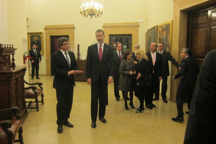 C.Puigdemont, Rey Felipe, J.Gay de Montellà (Fomento), vicepta.S.S.De Santamaría