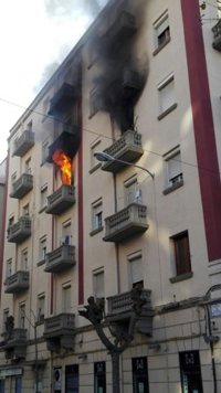 Trasladan a un hombre al San Pedro tras el incendio en un domicilio de Avenida de la Paz