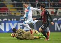 El Nápoles gana al Milan y Tello marca en la victoria de la Fiorentina