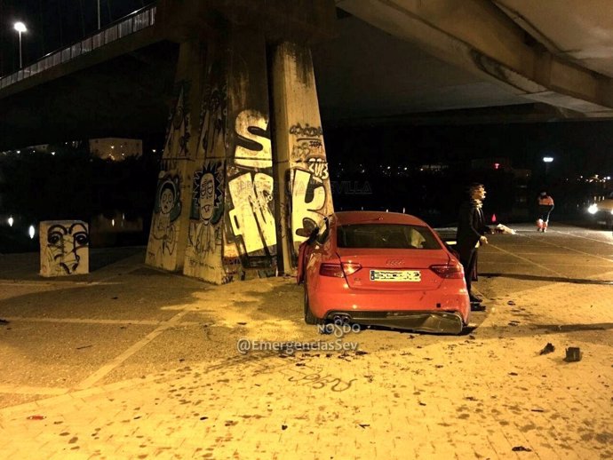 Coche accidentado en Sevilla