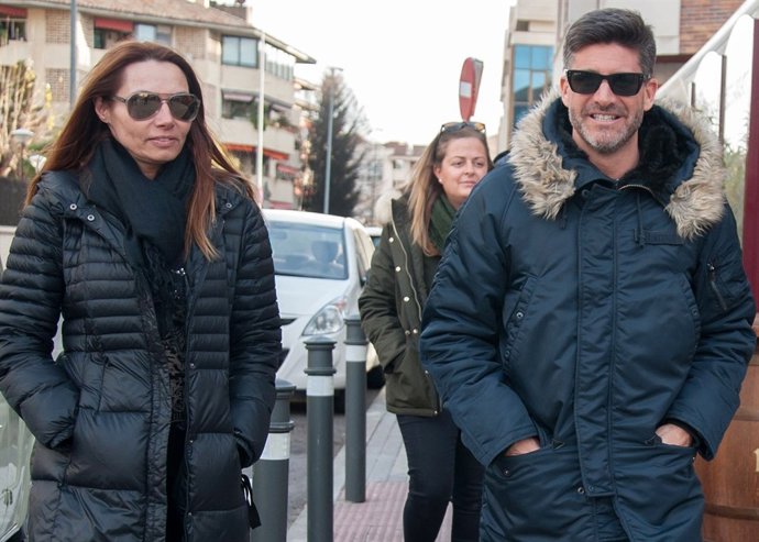 Toño Sanchís con su mujer en una cena romántica tras su expulsión./ Europa Press