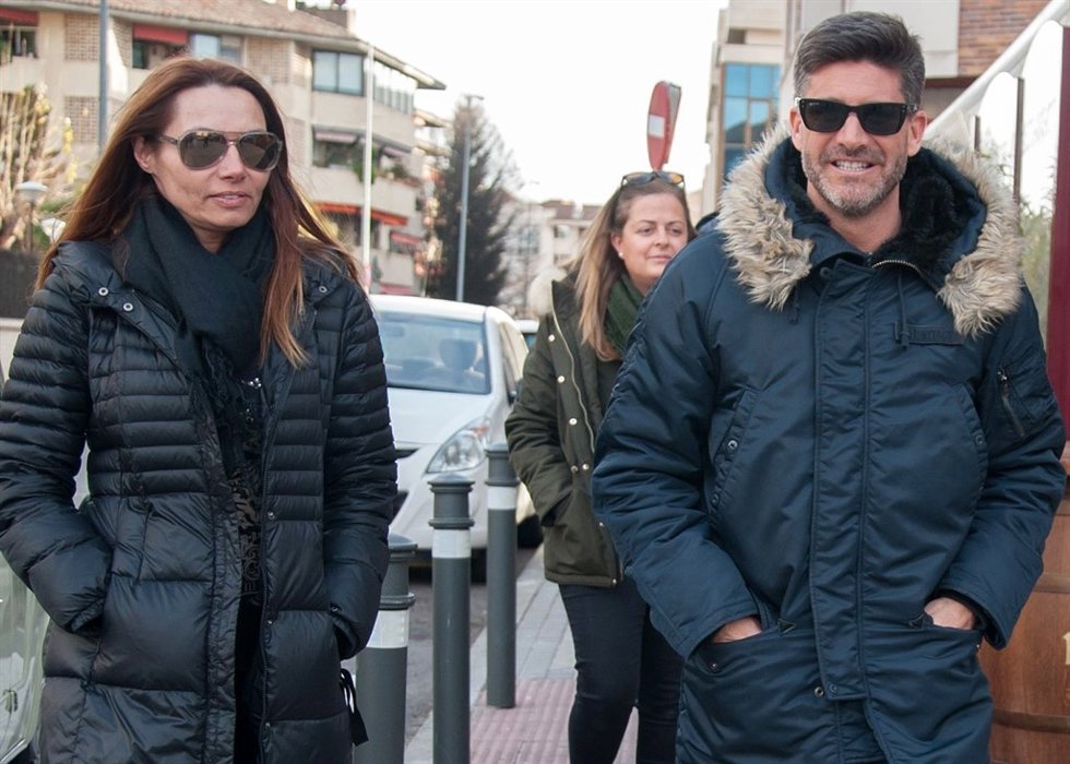 Toño Sanchís con su mujer en una cena romántica tras su expulsión./ Europa Press