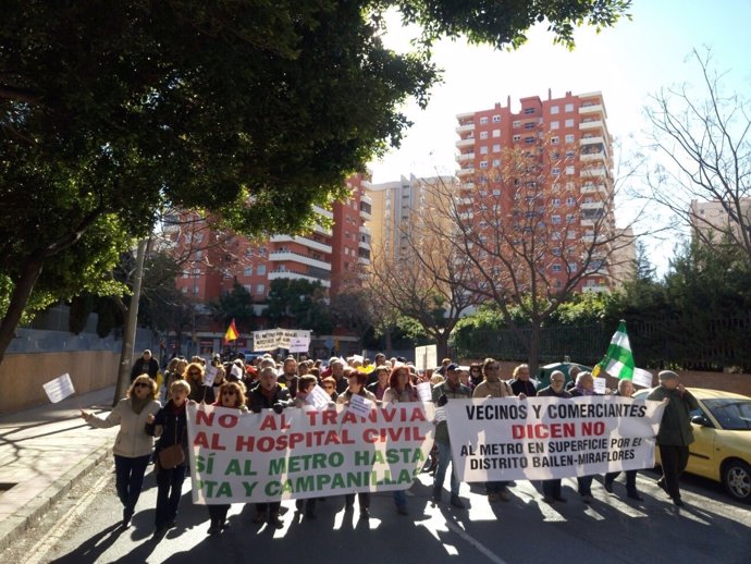 Manifestación contraria al metro al hospital civil