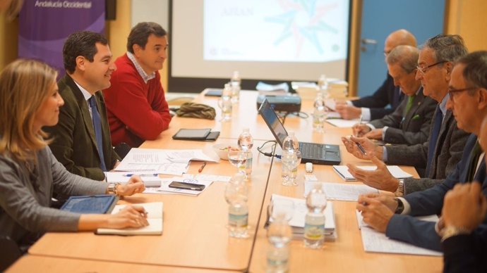 Juanma Moreno, reunido con la Asociación Superior de Ingeniería de Andalucía