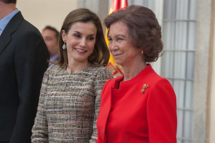 Doña Letizia y Doña Sofía, muy unidas durante el acto./ Europa Press