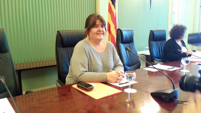 La presidenta del Parlament, Xelo Huertas