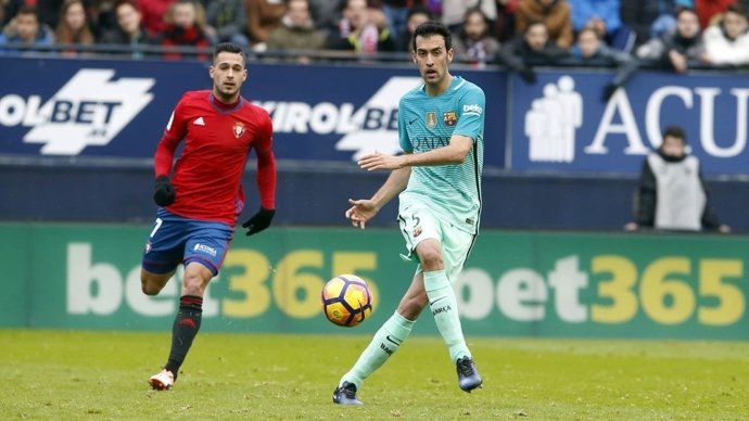 Sergio Busquets ante el Osasuna