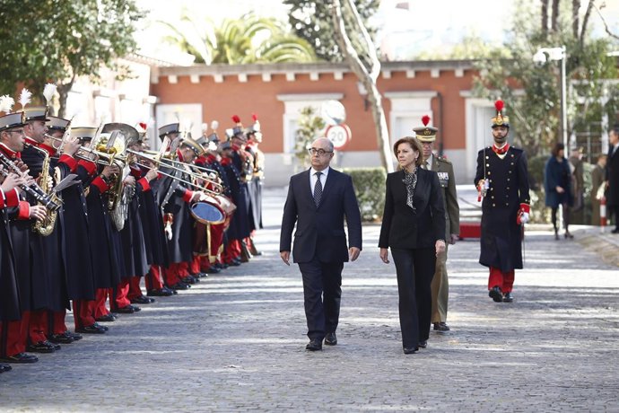 Cospedal pasa revista a las tropas en el Cuartel General del Ejército de Tierra