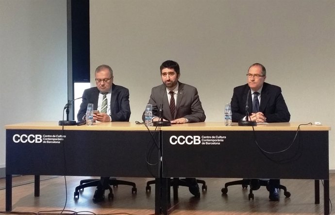 M.Sanromà, J.Puigneró y X.Furió, durante la presentación